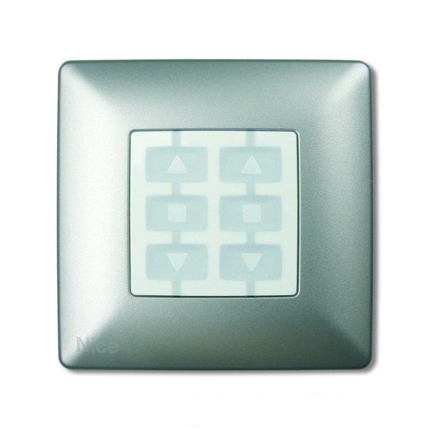Supporti a parete forma rettangolare, colore alluminio.