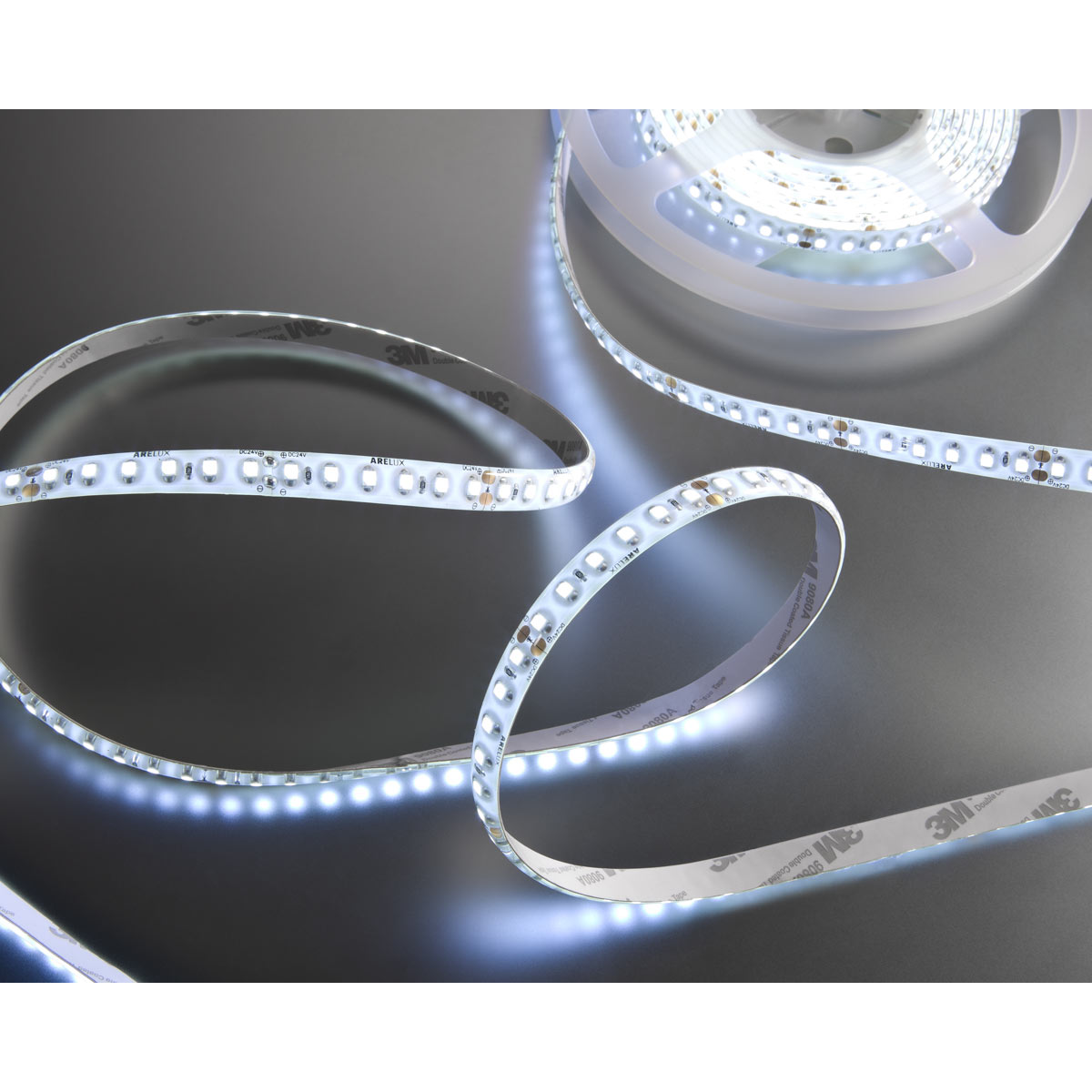 XRIBO Striscia flessibile a LED Potenza: 18 W/m, Luminosità: 2160 lm/m,
Bianco Caldo 3000 K, per ambienti umidi e esterni (IP66). Lunghezza
Totale 5 m