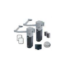 Kit bidirezionale per l’automazione di cancelli a battente con ante fino
a 1,8 m, 24 Vdc, a braccio articolato, montaggio esterno
