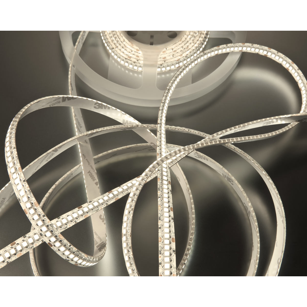 XRIBO Striscia flessibile a LED Potenza: 22 W/m, Luminosità: 2640 lm/m,
Bianco Caldo 3000 K, per ambienti umidi e esterni (IP66). Lunghezza
Totale 5 m
