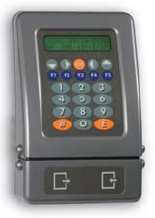 Terminale completo di unità di controllo interna, con tastiera a
membrana 22 tasti con display retroilluminato LCD 16x2 caratteri.