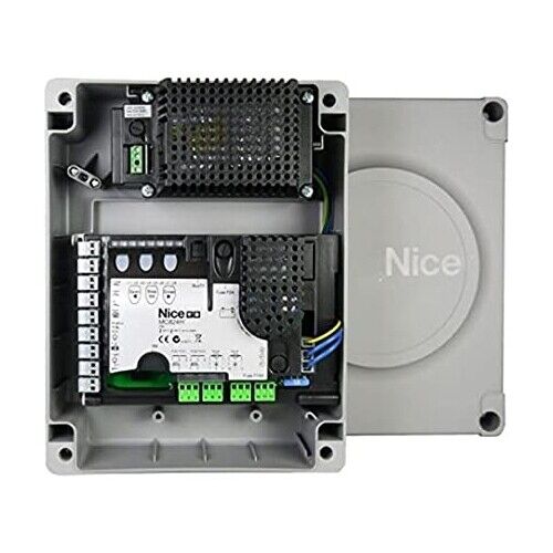 Centrale di comando per uno o due motori reversibili a 24 V con encoder,
dotata di tecnologia Nice BlueBUS