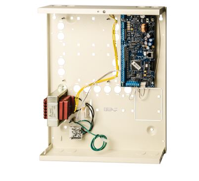 Kit composto da centrale Advisor Advanced 8-32 zone, 4 aree, in
contenitore metallico con comunicatore IP integrato ATS1